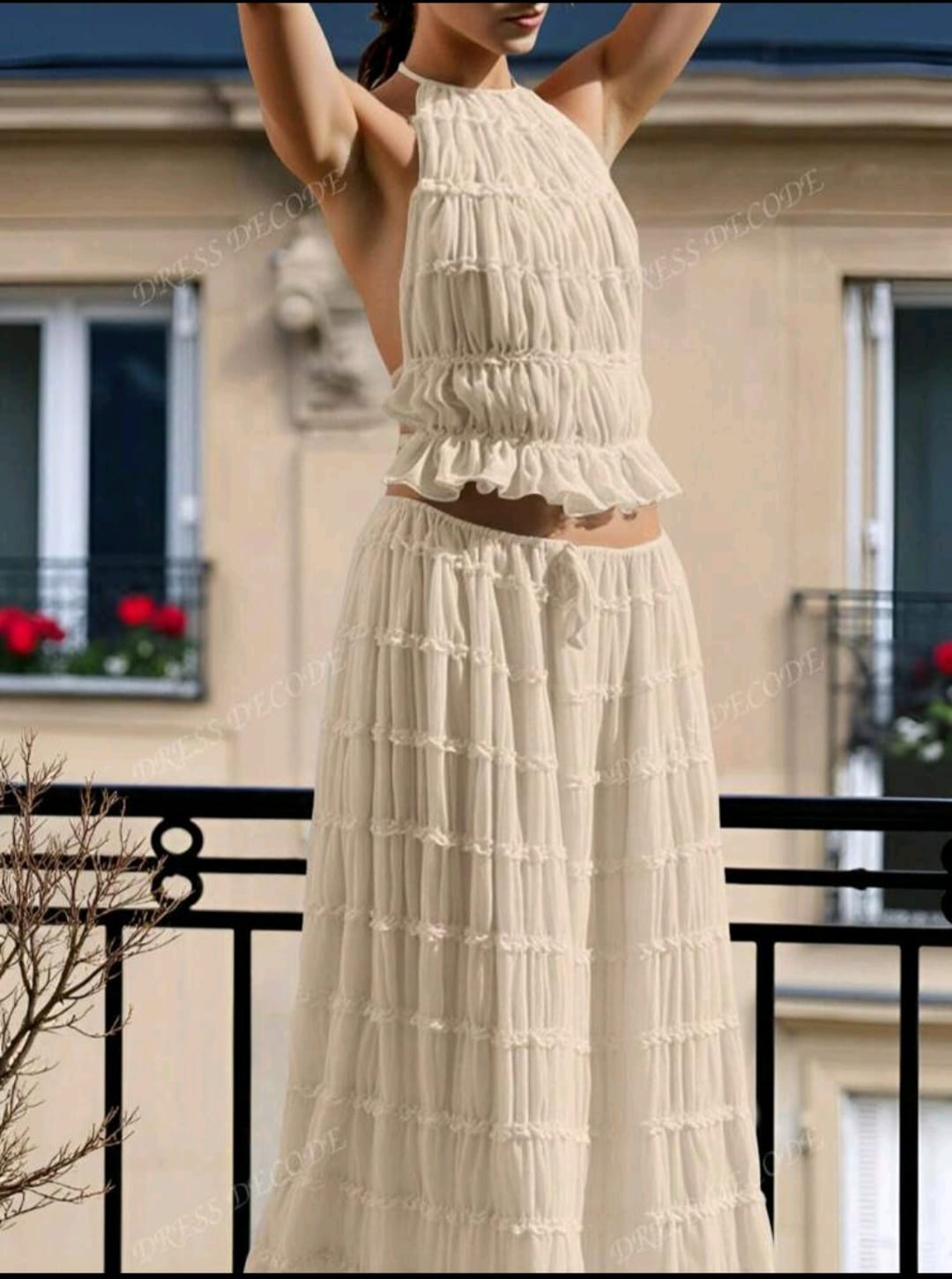 Robe longue 2 pièces, dos nu, en mousseline de soie abricot, plissée en plusieurs couches avec garniture en dentelle. Ensemble élégant et romantique - Image 4