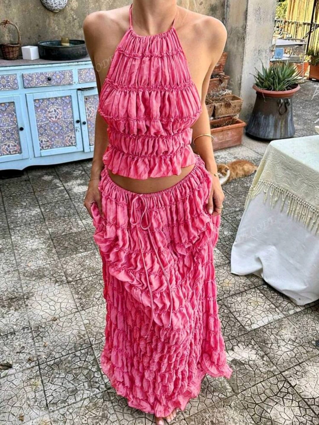Robe longue 2 pièces, dos nu, en mousseline de soie abricot, plissée en plusieurs couches avec garniture en dentelle. Ensemble élégant et romantique - Image 3